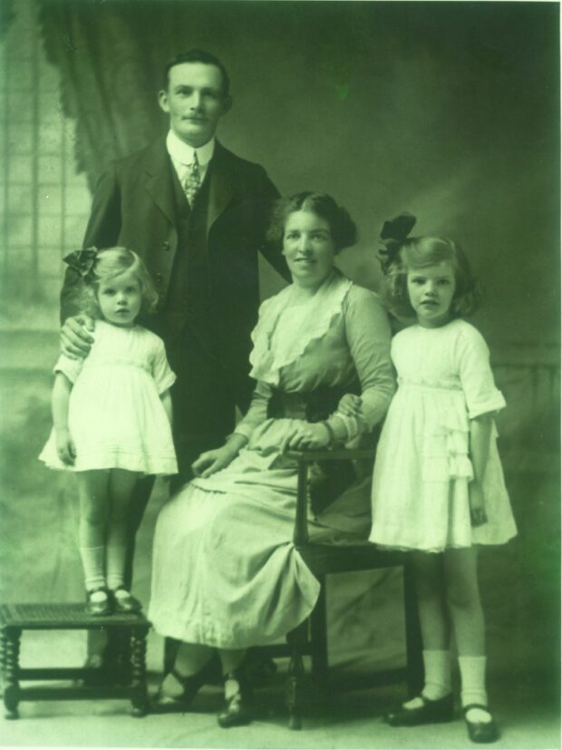 The Chamberlins 1920s (my Mum is on the right)